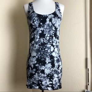 Rock & Republic • B/W Tie Dye Long Length Tank